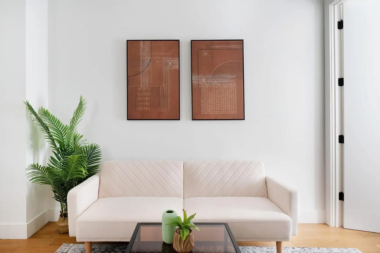 1290-13 Newly Renovated 2 Bedrooms In Ues New York 0*,  United States